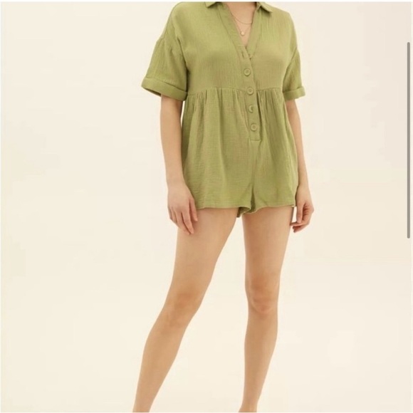 Urban Outfitters Olive Green Gauze Romper Women’s Size M Button Front Short Slee - Picture 2 of 8